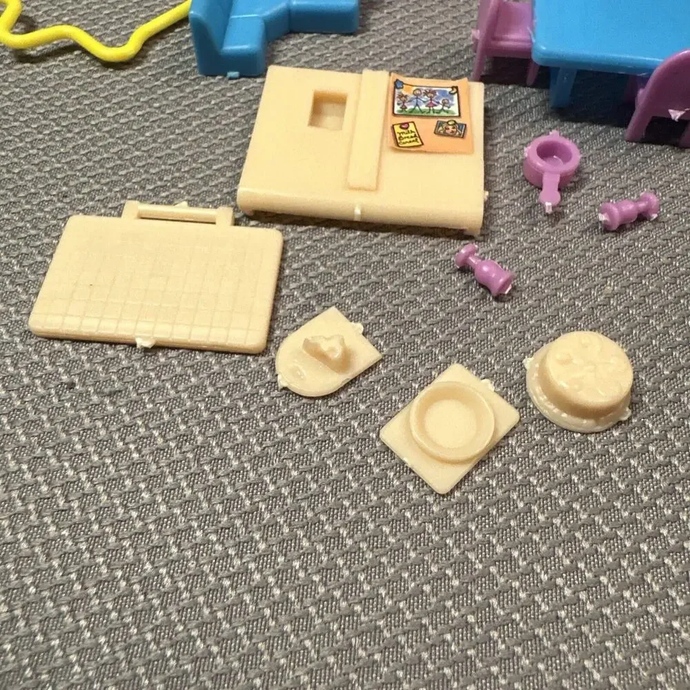 VTG 1993 Caboodles Toy Biz Mini Playset Compact Case w/ Partial Accessories Rare